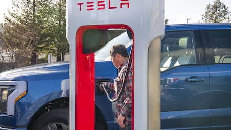 We Plugged a Ford, a Hyundai, and a VW into Tesla’s Magic Dock Superchargers. Only Two Vehicles Charged.